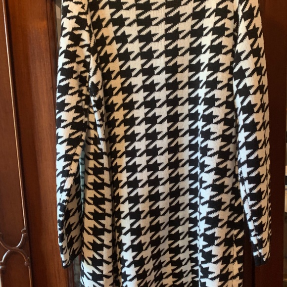 Houndstooth Sweater Jacket - Picture 2 of 3